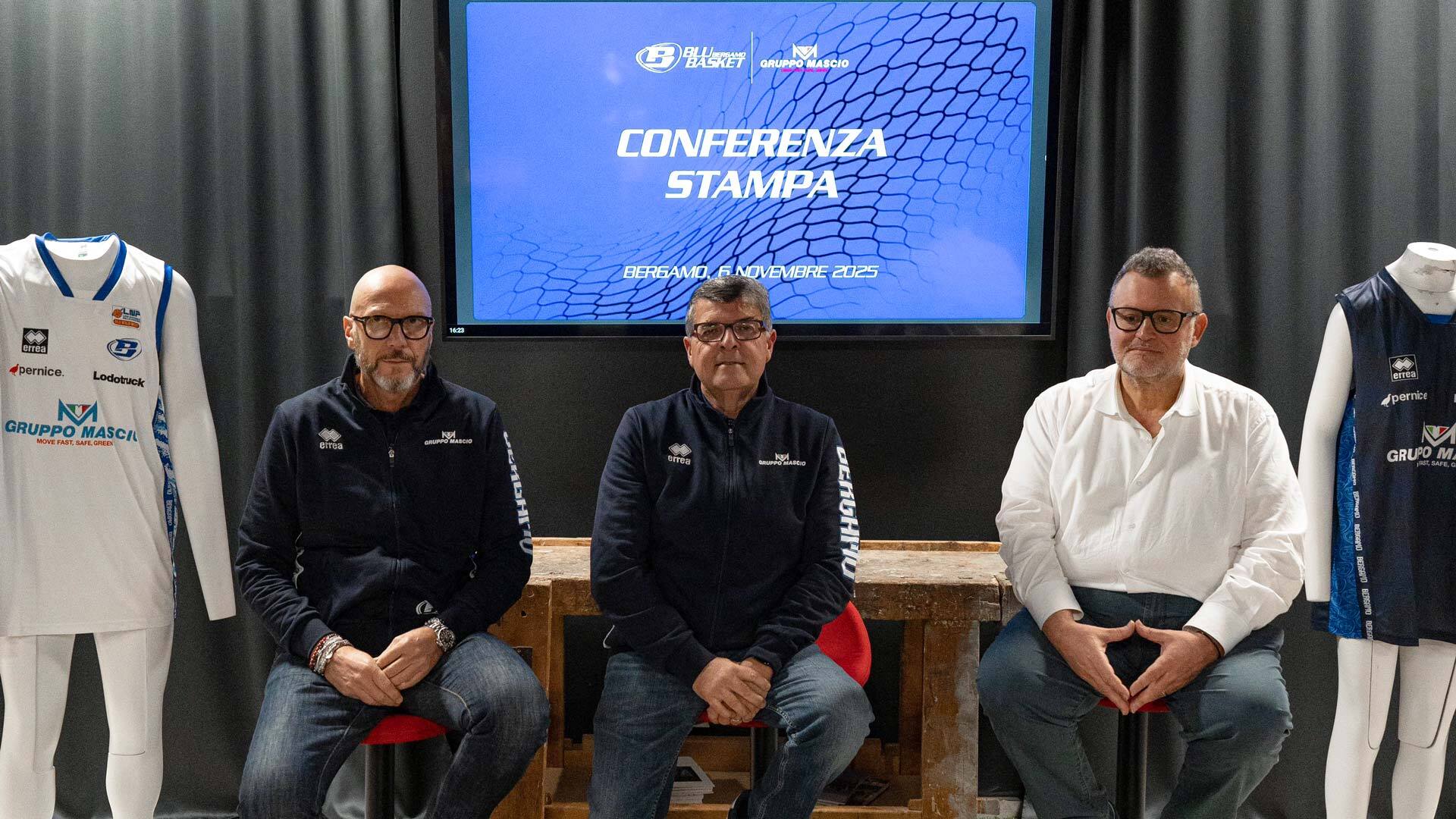 immagine conferenza stampa nuovo allenatore